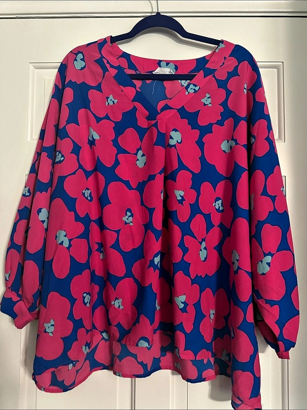 emily in wonder Floral Blouse in Blue & Pink Size Small Like New